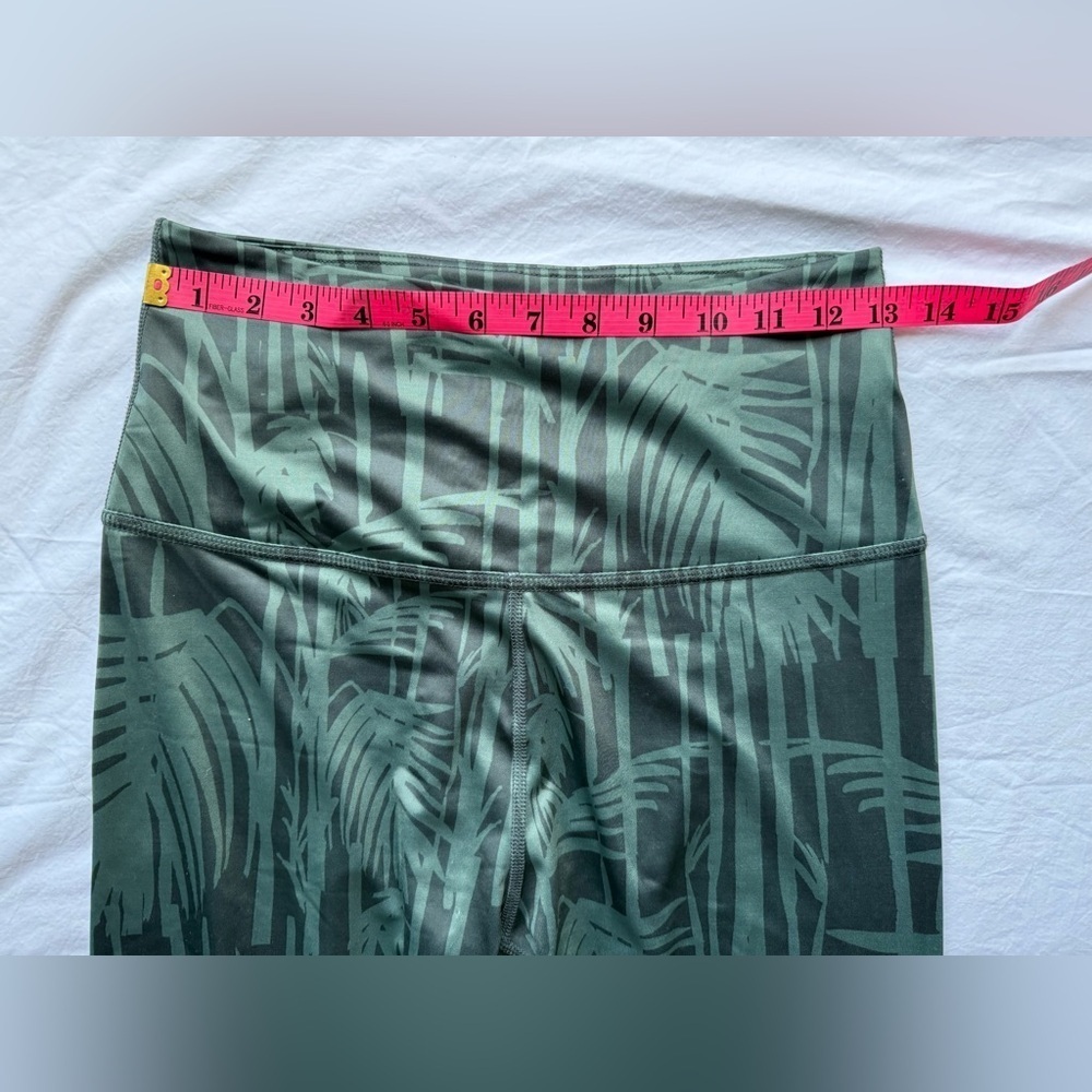 Beyond Yoga High Waisted Green Bamboo Fields Cropped Leggings Large - Picture 10 of 13